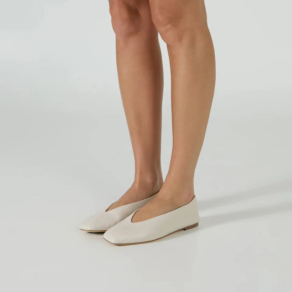 TONY BIANCO BRASH LEATHER FLATS IN DOVE NAPPA