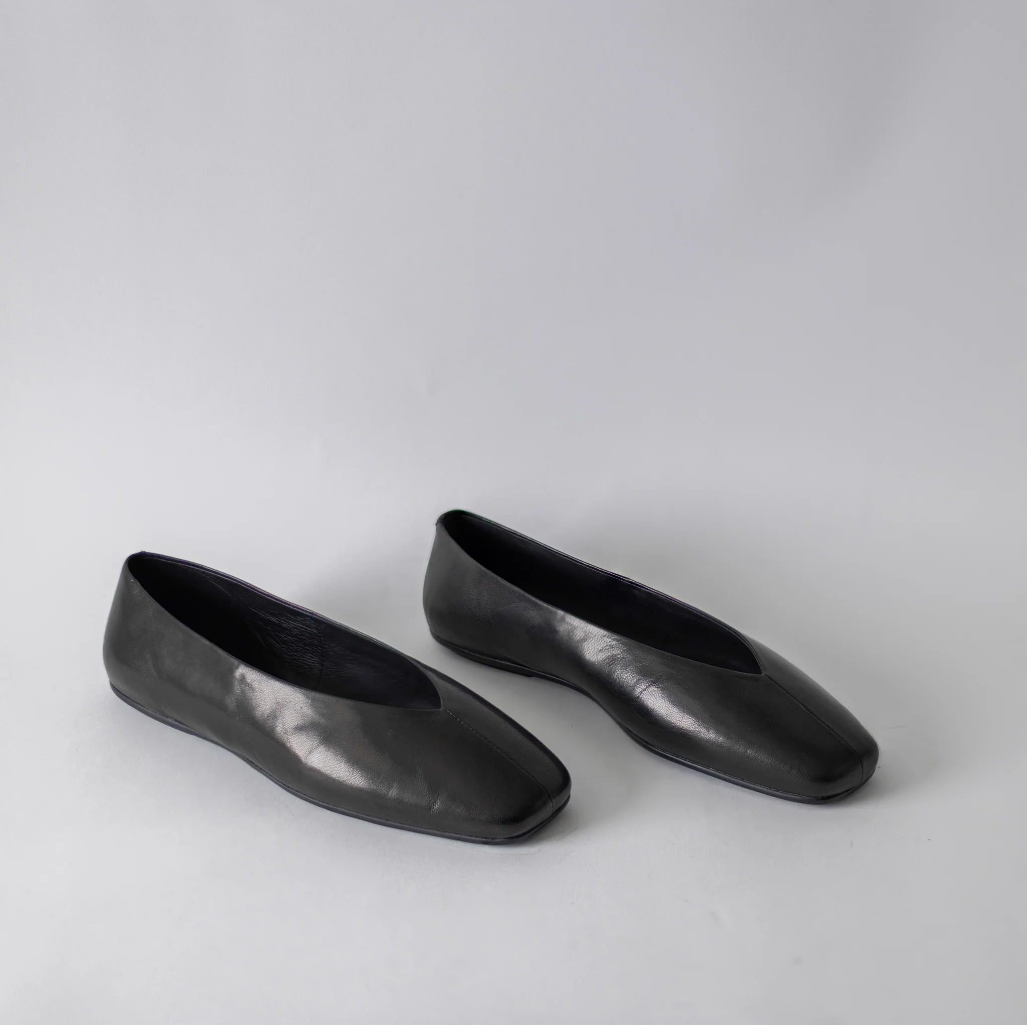 JEFFREY CAMPBELL FATHOM FLATS IN BLACK