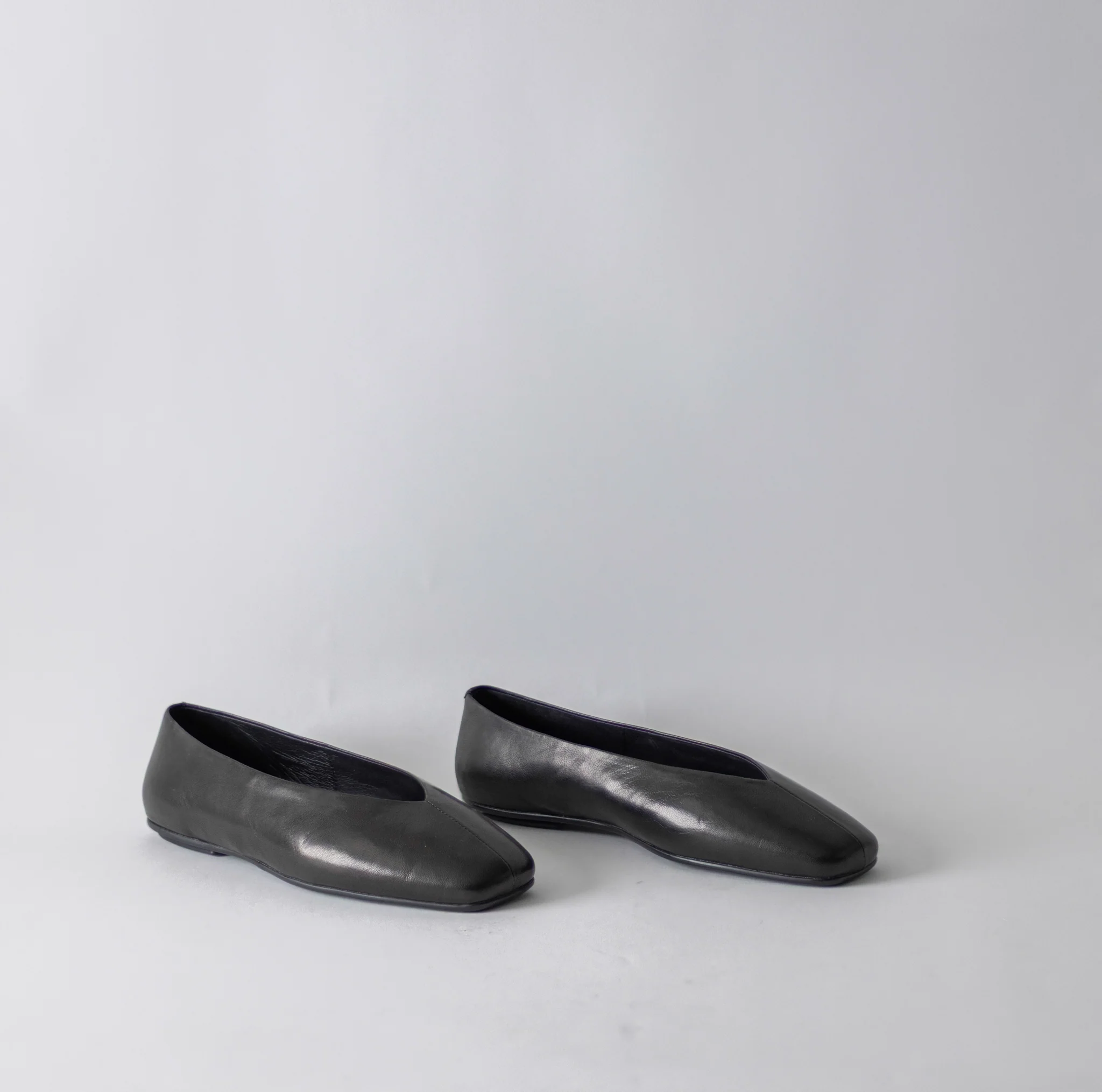 JEFFREY CAMPBELL FATHOM FLATS IN BLACK - Image 2