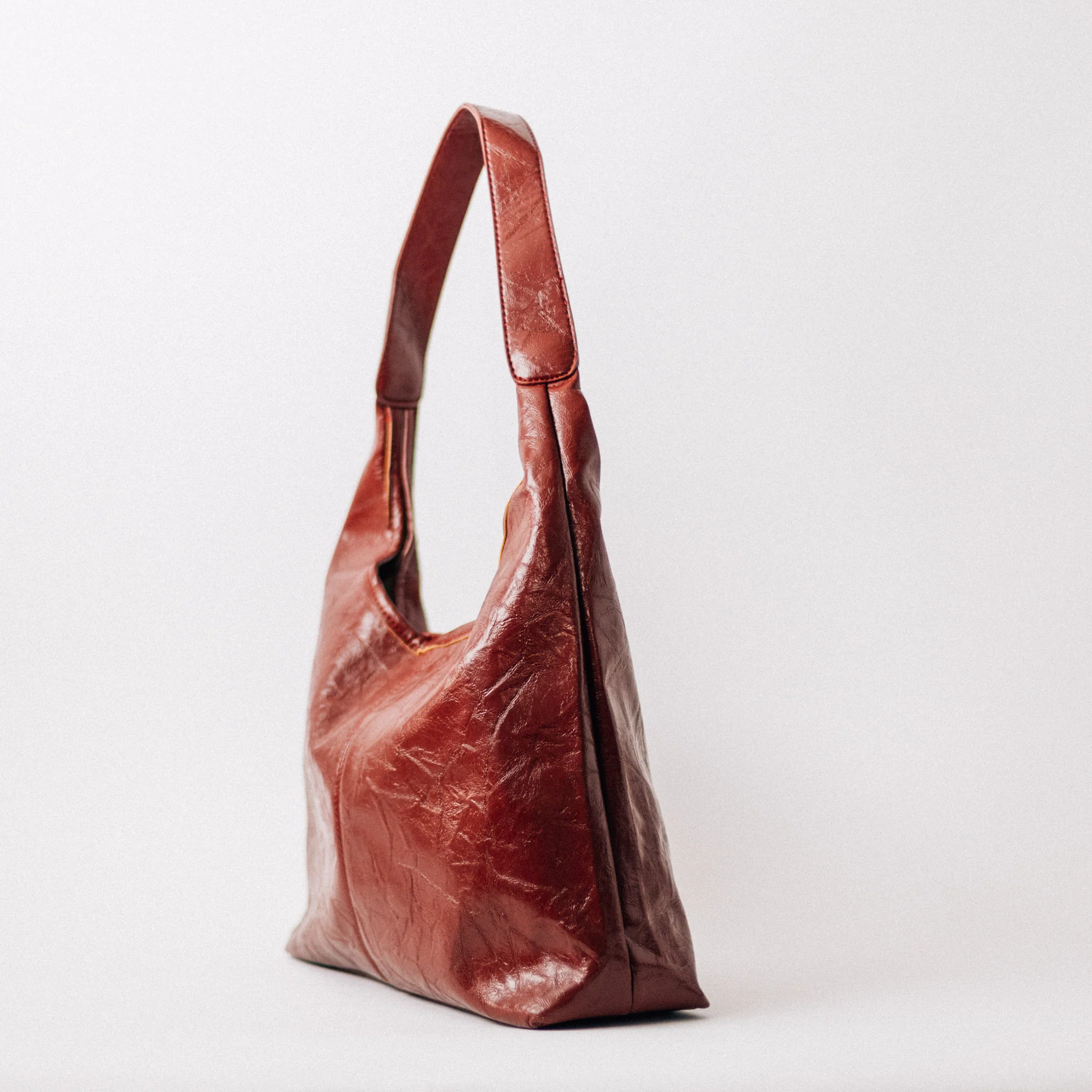 SOFT VEGAN RED HOBO - Image 3