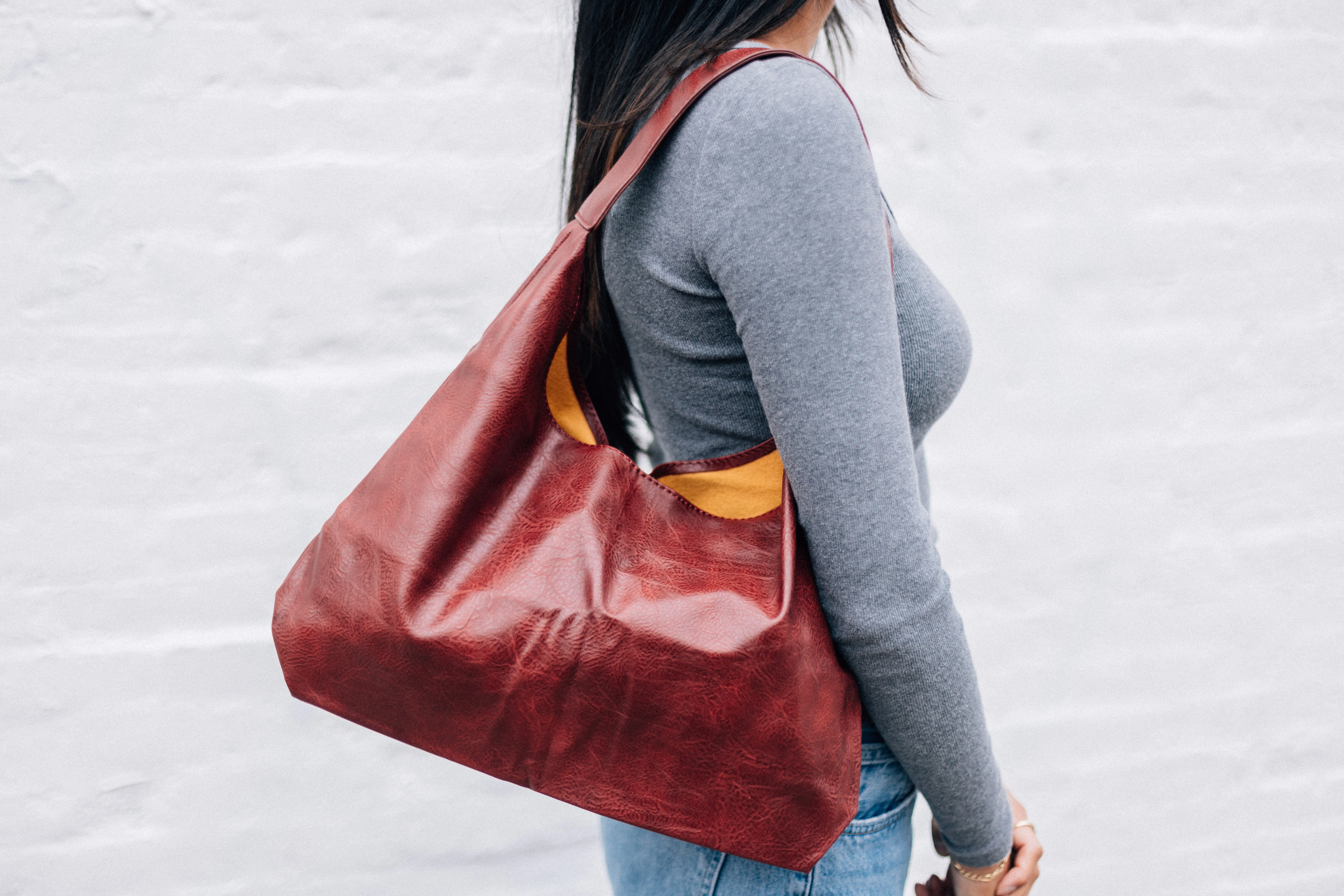 SOFT VEGAN RED HOBO - Image 4