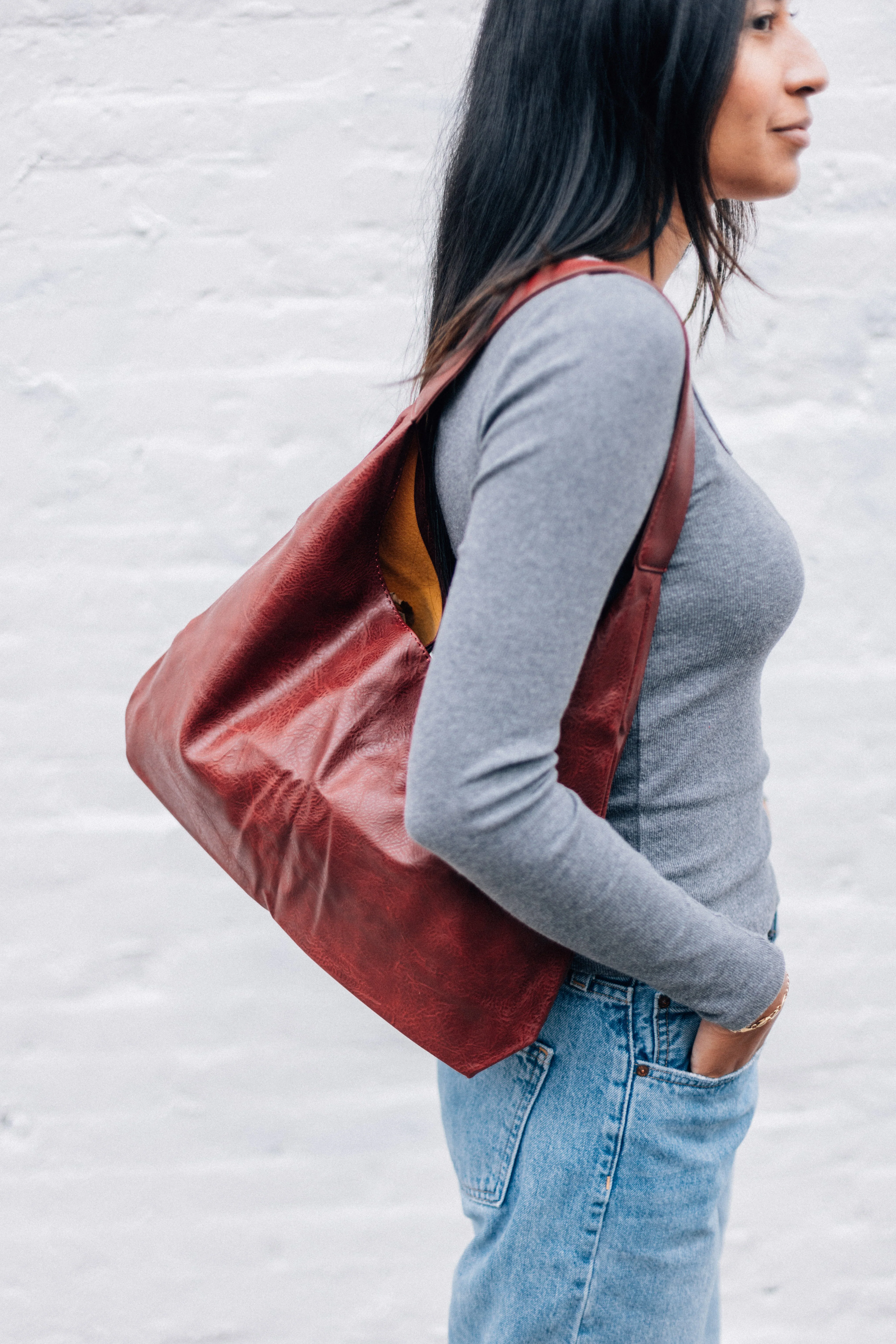 SOFT VEGAN RED HOBO - Image 6