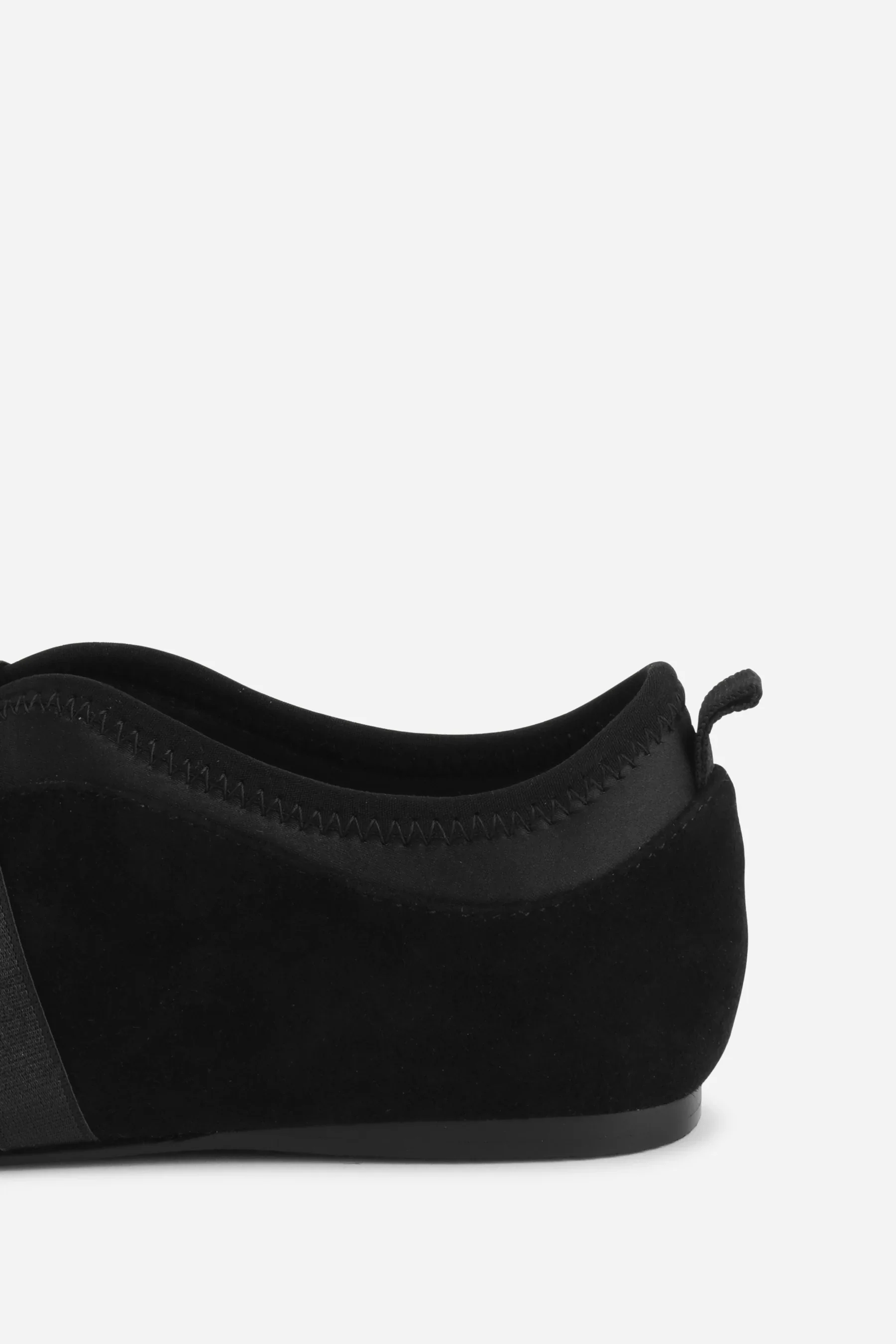 INTENTIONALLY BLANK SPORTY FLAT IN BLACK - Image 6